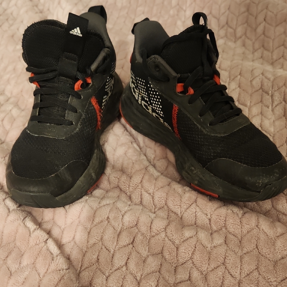 Adidas Kids Black and Red Patterned Sneakers